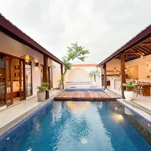 Apple & **** Seminyak