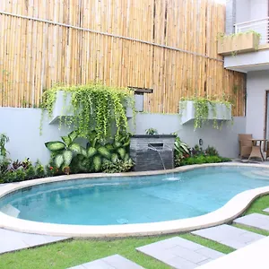 Rusty ** Seminyak